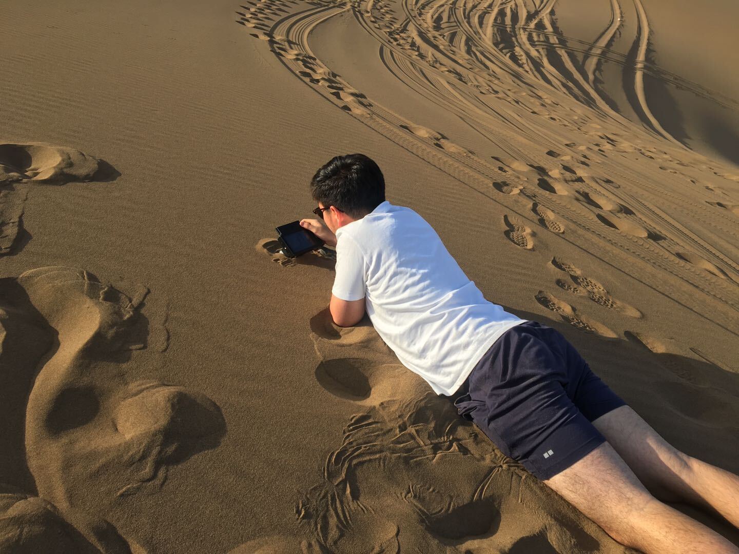 从《大唐漠北》到《8000公里T台秀》，导演丁雨晨还是个新锐？