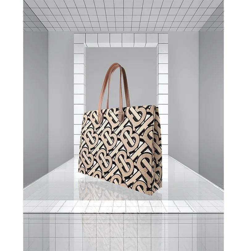 Burbbery夏季广告大片：进入亦真亦假的虚幻世界