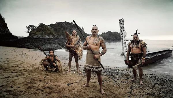 为记录部落文明，英国摄影师跑遍了世界