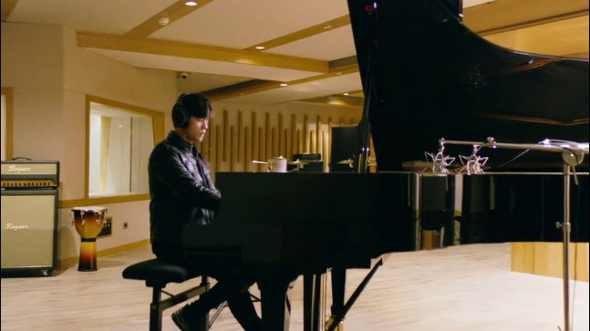 戴帝舵表的周杰伦，在自演自导的广告片里打群架