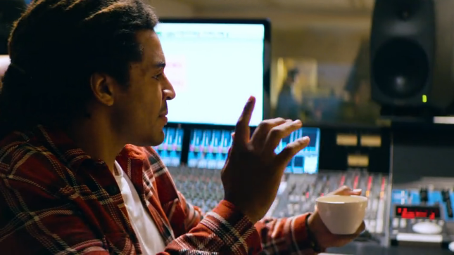 戴帝舵表的周杰伦，在自演自导的广告片里打群架