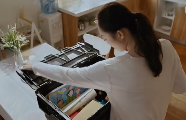 京东物流×她刊推出《老人与嗨》:如果有时光胶囊,你会存什么? 京东物流×她刊推出《老人与嗨》:如果有时光胶囊,你会存什么?