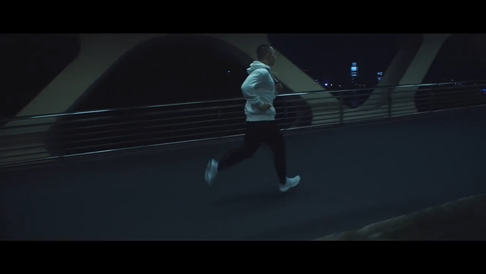 沃尔沃×五条人：管他怎么跑，跑就对了！