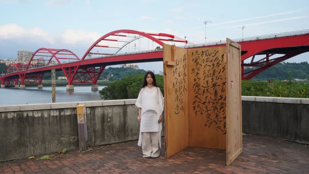 把心事写在肉体和果蔬上,这个80后艺术家这样对世界进行接纳 把心事写在肉体和果蔬上,这个80后艺术家这样对世界进行接纳