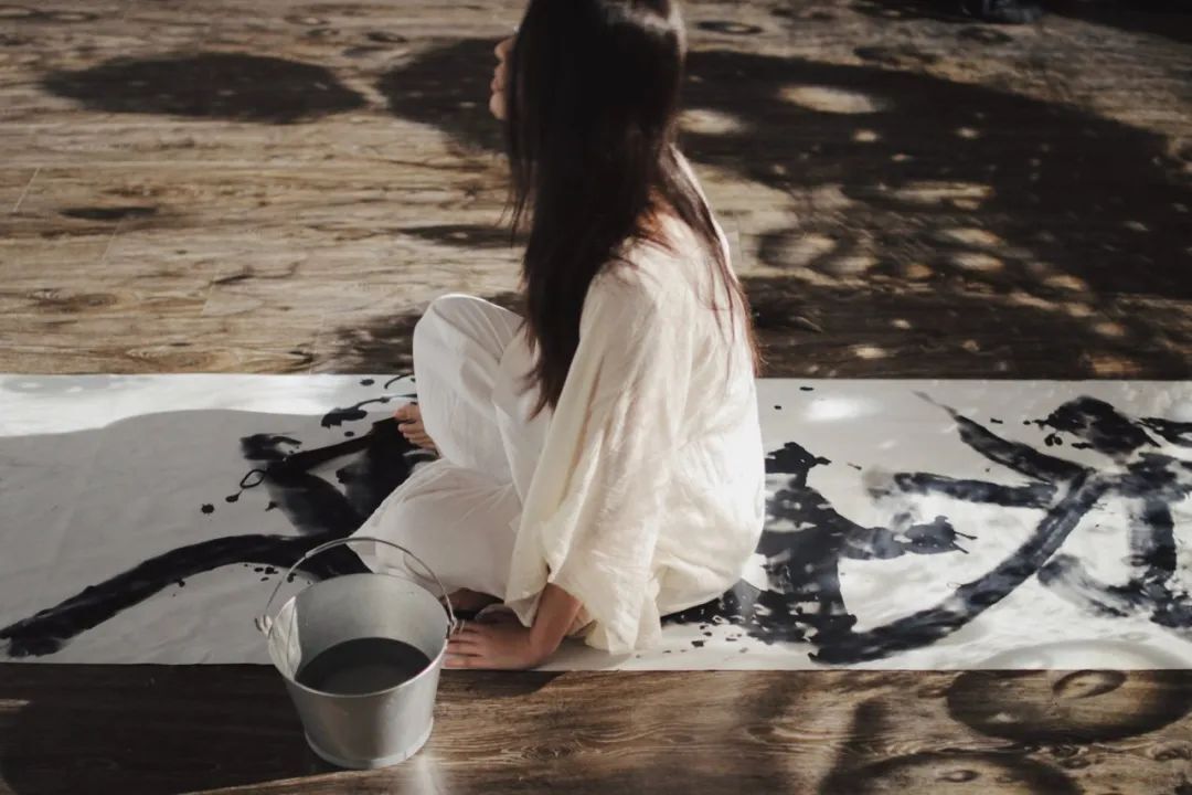 把心事写在肉体和果蔬上,这个80后艺术家这样对世界进行接纳 把心事写在肉体和果蔬上,这个80后艺术家这样对世界进行接纳