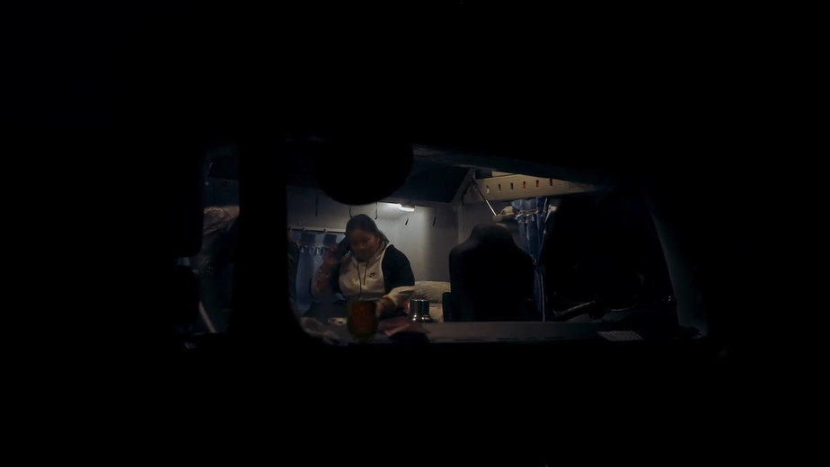 百度地图微电影《前路》，讲述无人区女卡车司机的故事