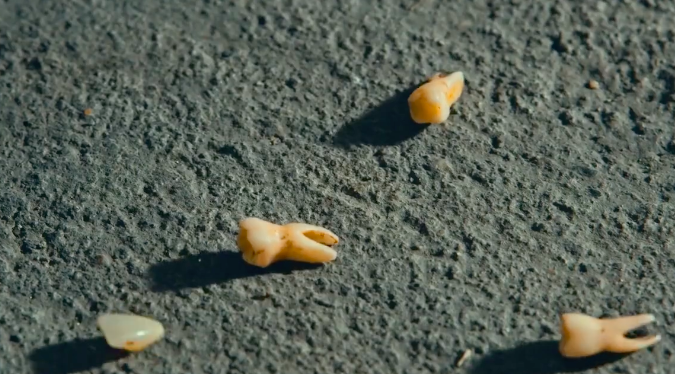 泰国爆笑脑洞广告:这汽车电池的强大,你无法想象 泰国爆笑脑洞广告:这汽车电池的强大,你无法想象