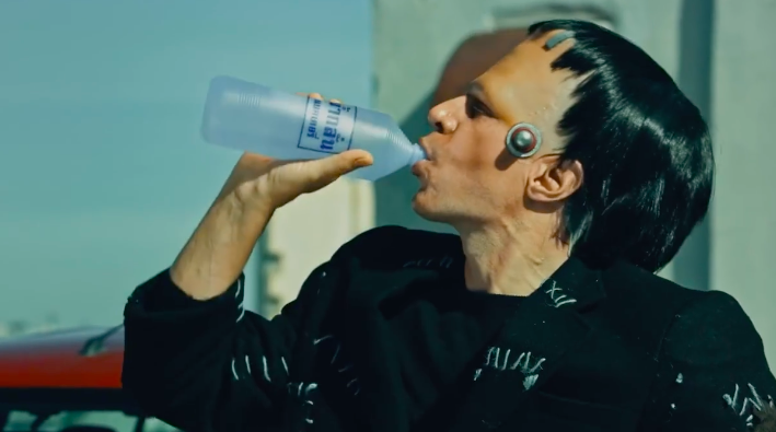 泰国爆笑脑洞广告:这汽车电池的强大,你无法想象 泰国爆笑脑洞广告:这汽车电池的强大,你无法想象