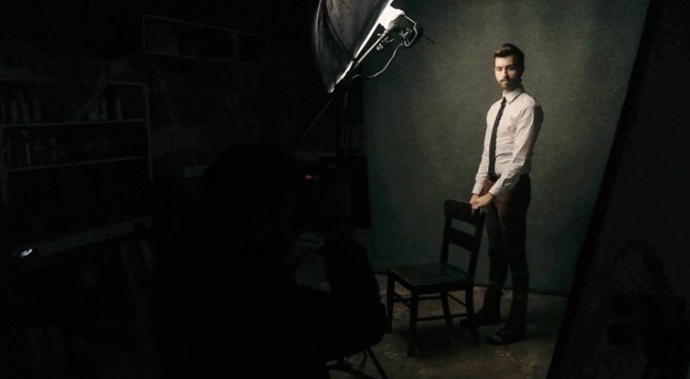 如何用一盏灯创造强大的电影感