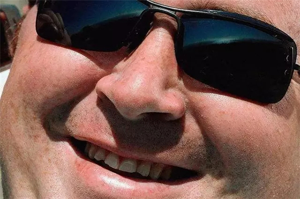 脸大不用怕!彻底隐藏“双下巴”的 5 个技巧 脸大不用怕!彻底隐藏“双下巴”的 5 个技巧