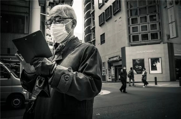 为了调色，要这样处理黑白照片！