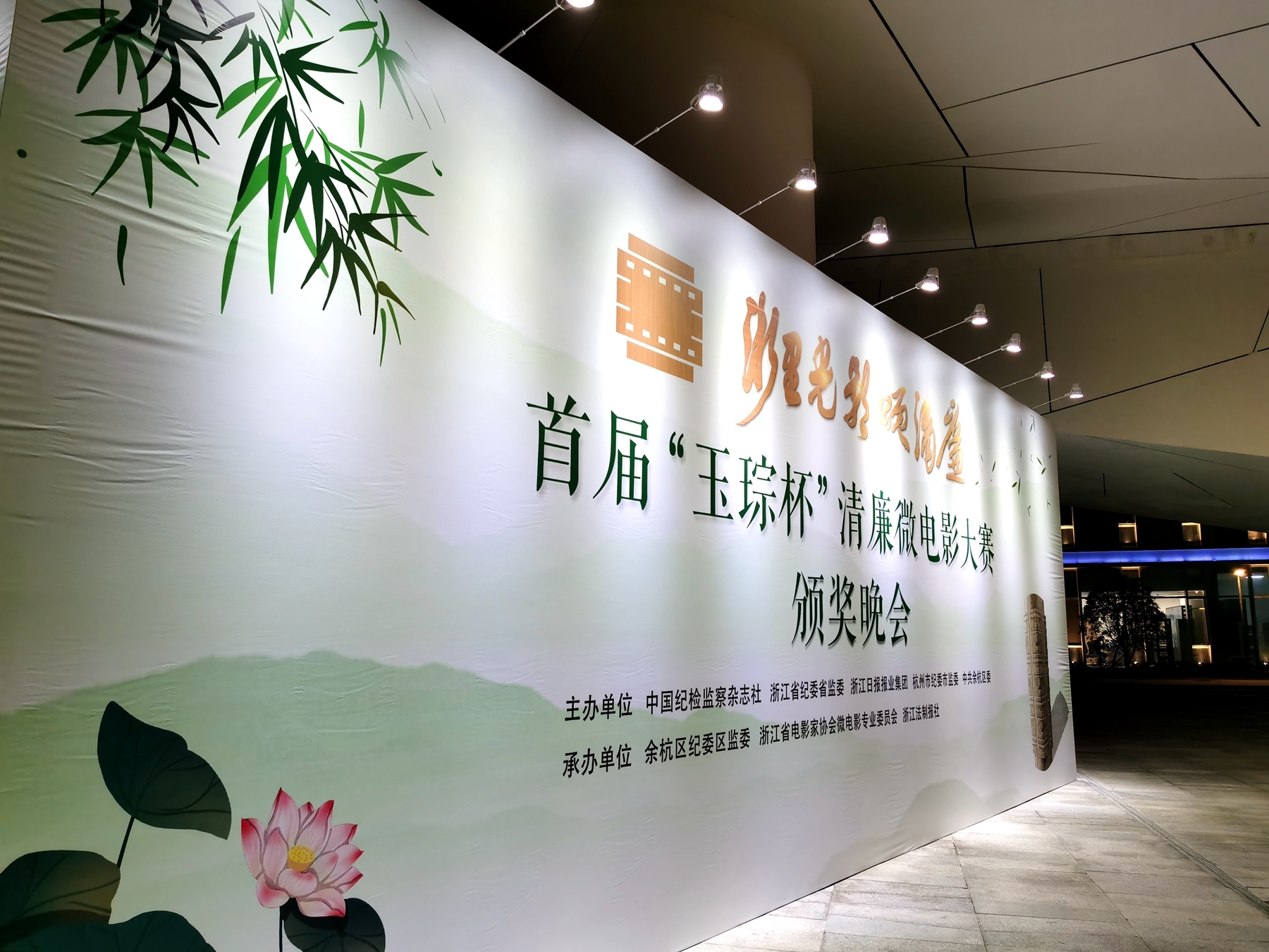 1413566156.jpg 1413566156.jpg