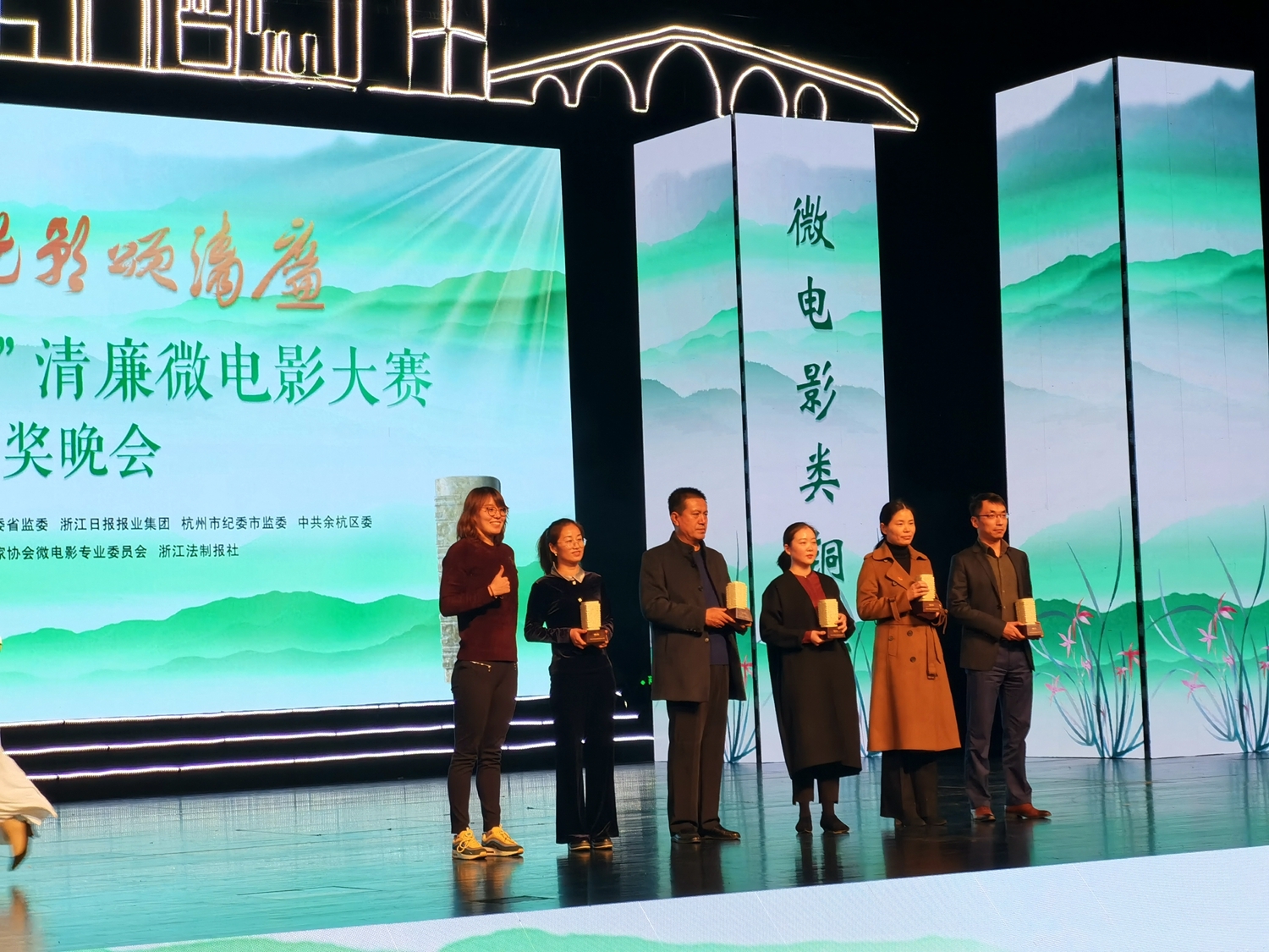 425344446.jpg 425344446.jpg