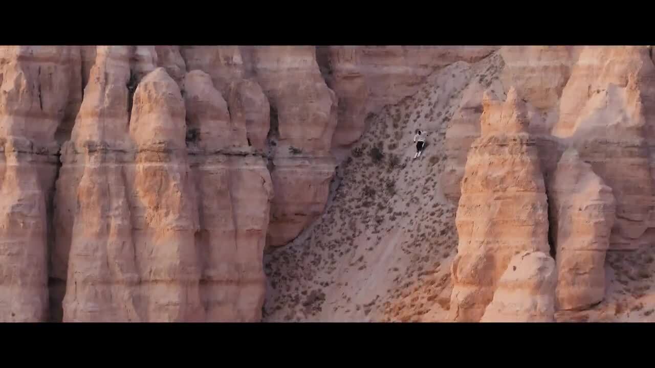 人物经历纪录片《滑行丈量每一寸土地》