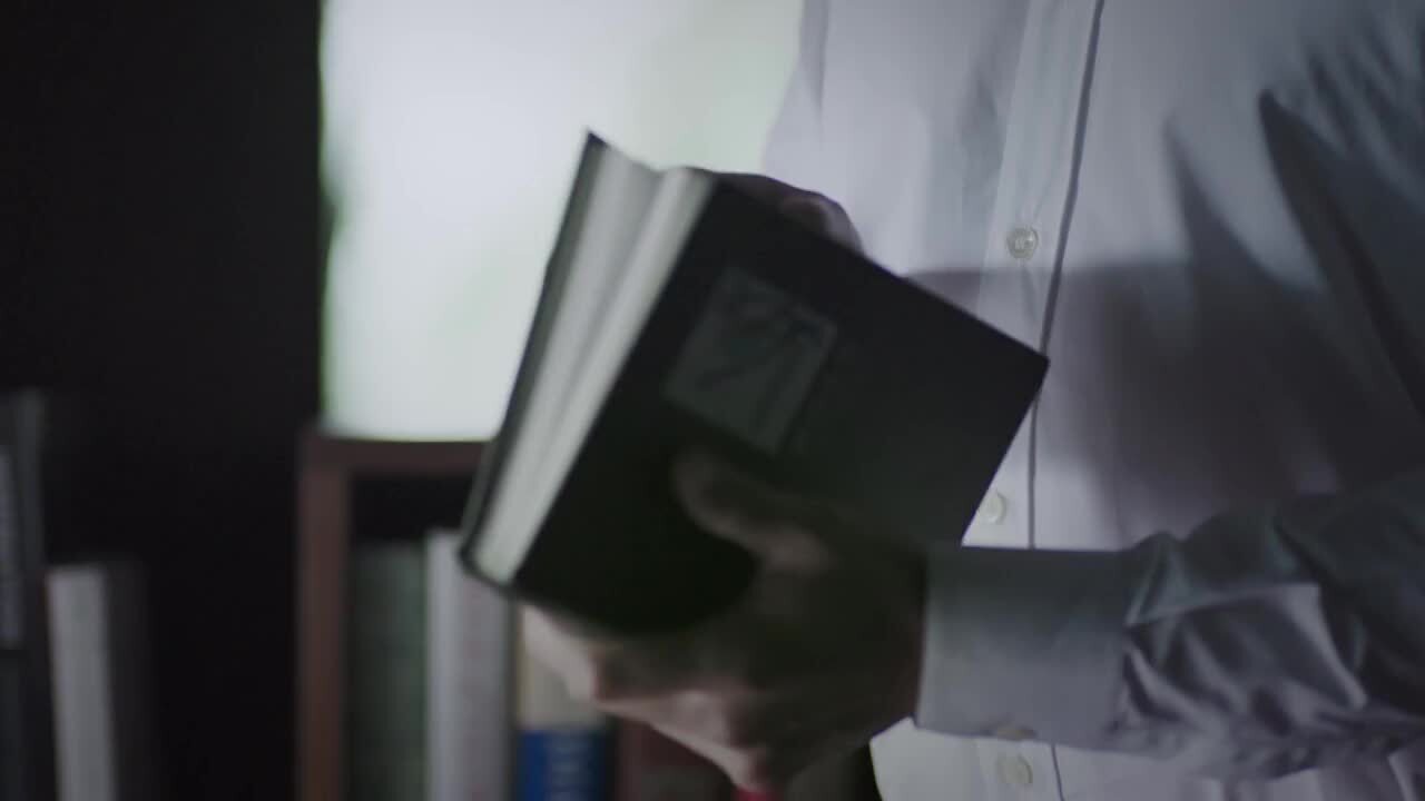 张震演绎卡地亚宣传片《手 Hands》