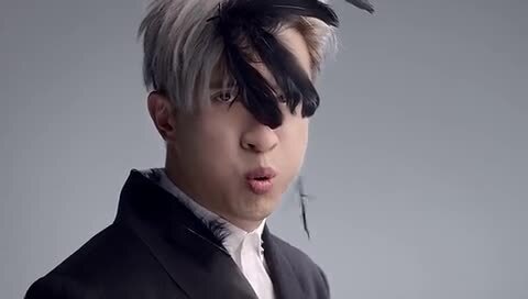 薛之谦肯德基新广告《人生是个冷笑话》